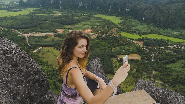 Auch auf Berggipfeln können Selfies sehr riskant sein.