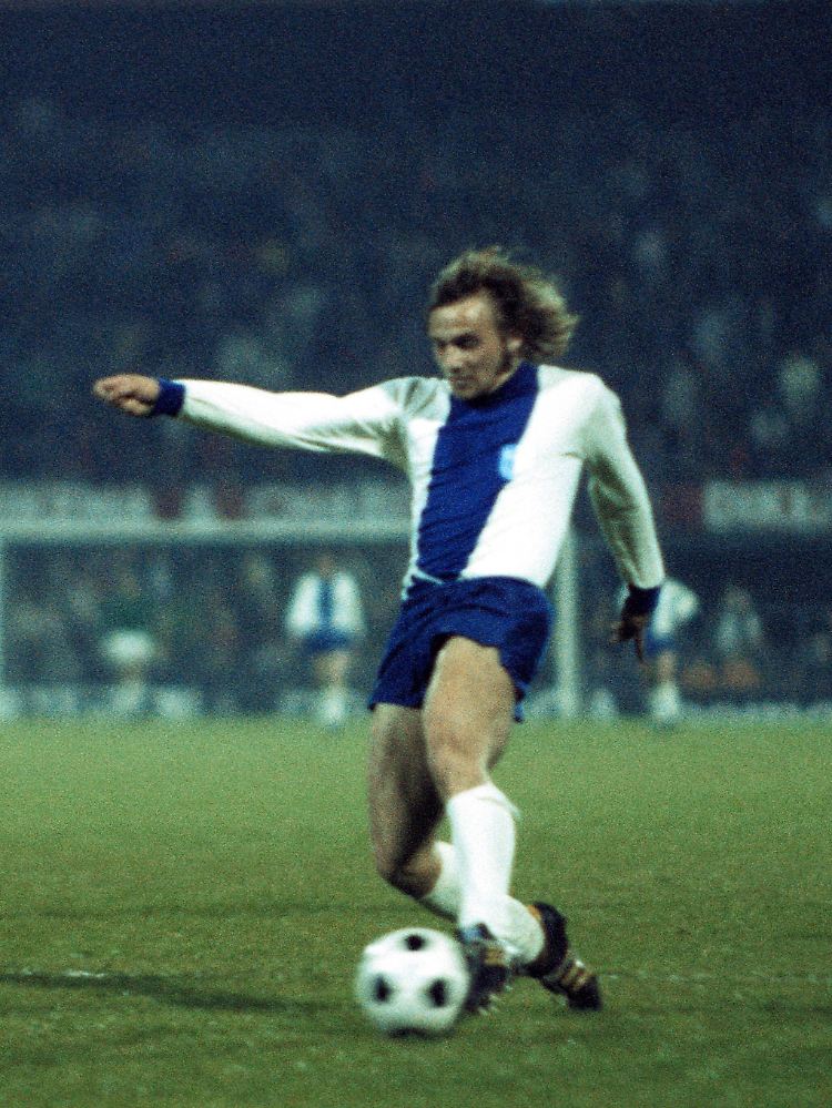 Rotterdam, 8. Mai 1974: Detlef Raugust bereitet im Finale gegen den AC Mailand kurz vor der Pause das 1:0 vor, ein Eigentor von Enrico Lanzi. In der 74. Minute traf dann noch Wolfgang "Paule" Seguin. Und der 1. FC Magdeburg war Europapokalsieger der Pokalsieger. Da sprechen sie heute noch von.