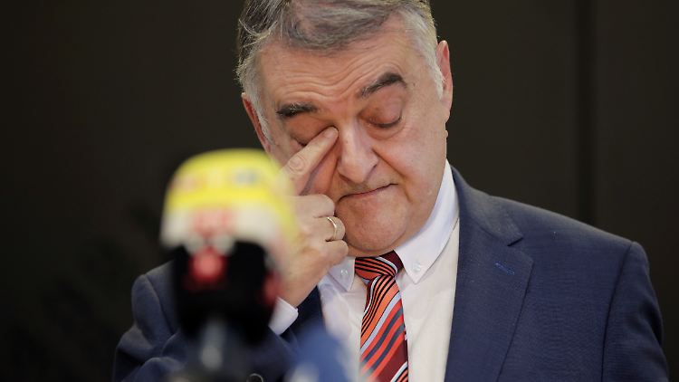 Innenminister Reul bei einer Pressekonferenz Mitte September.