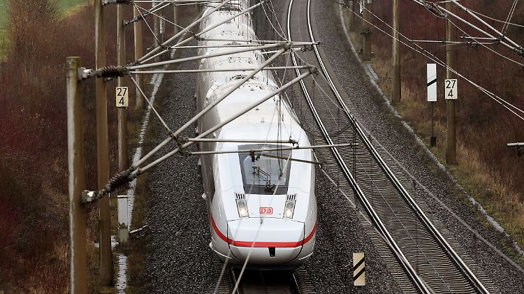 Der Fernverkehr der Bahn musste auf der Strecke Berlin-Hamburg umgeleitet werden.