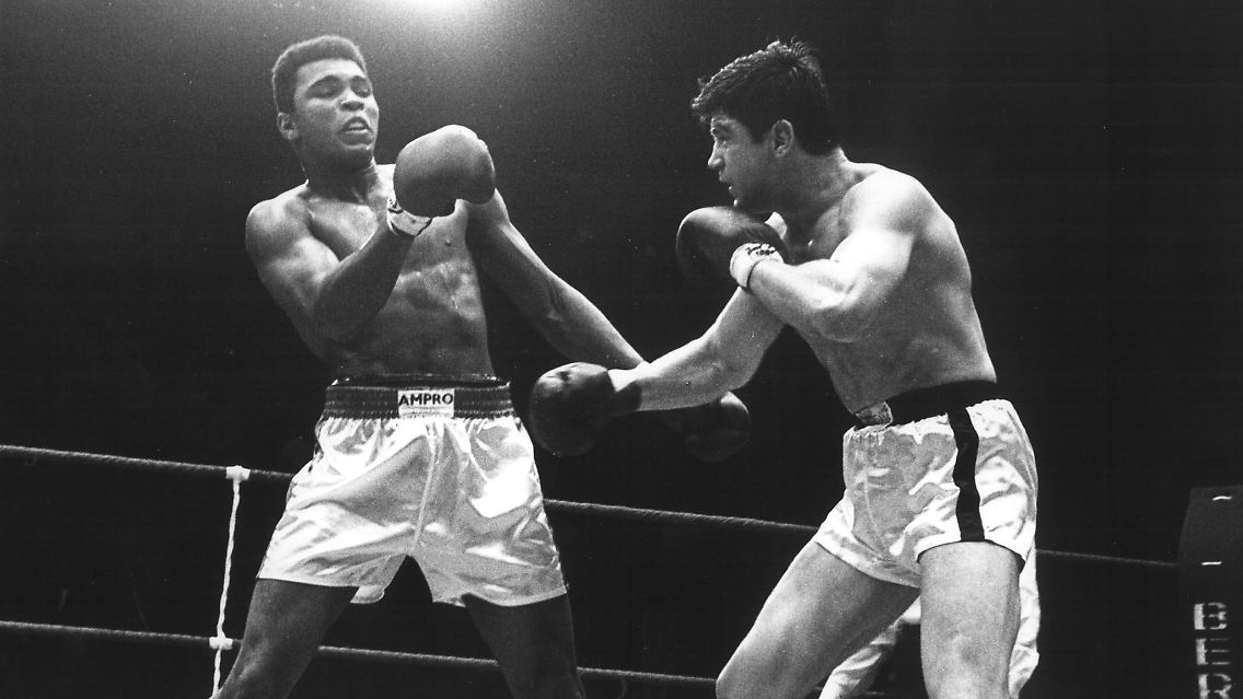 Der Pfälzer war einer der größten deutschen Boxer. Im Frankfurter Waldstadion stand er mit Muhammad Ali im Ring.