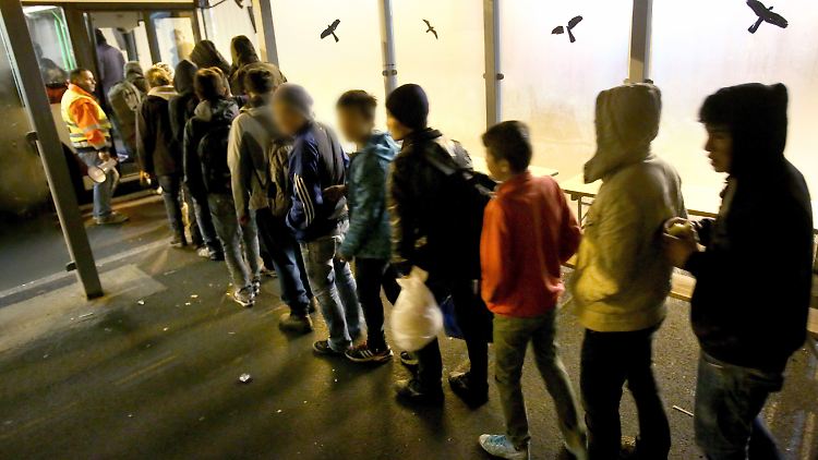 Gleichzeitig suchen immer weniger Kinder und Jugendliche ohne ihre Familie in Deutschland Asyl (Archivfoto).
