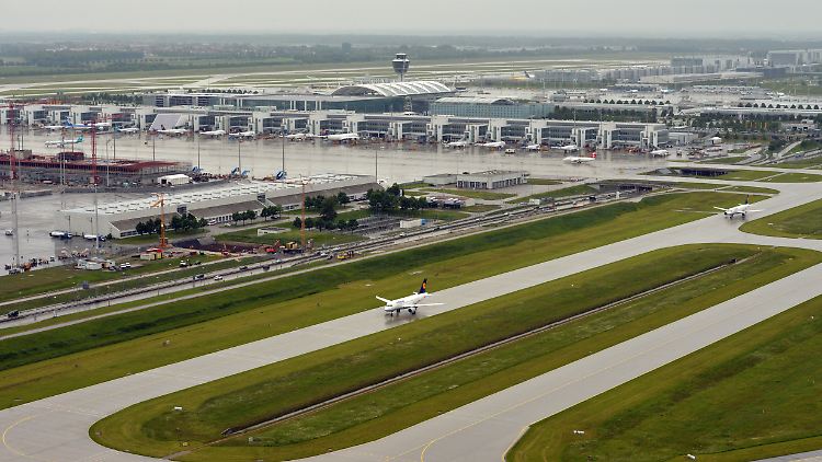 Vom Münchener Flughafen soll in den kommenden Tagen ein bayerischer Abschiebeflug Richtung Italien starten.