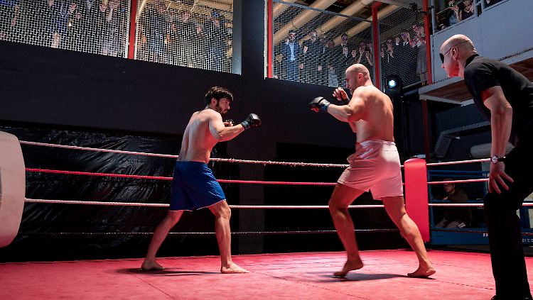 Kämpfen zum Vergnügen der Dortmunder Elite bis zum Tod: osteuropäische Boxer mit Geldproblemen
