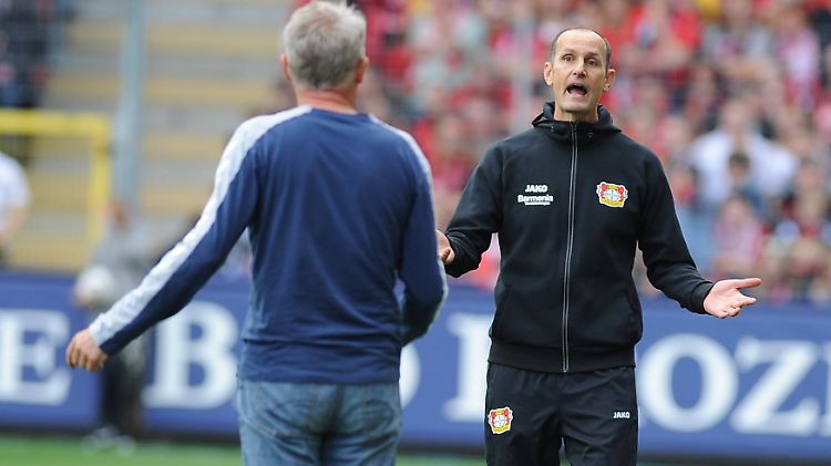 Heiko Herrlich ist Trainer bei Bayer Leverkusen - noch.