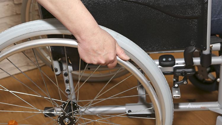 Bei vielen Beschäftigten der Jobcenter sei "das Fachwissen für die besonderen Belange der behinderten Kunden nicht vorhanden", schreiben die Prüfer.
