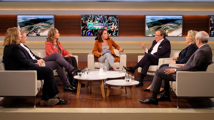 Grünen-Fraktionsvorsitzender Hofreiter, FDP-Chef Lindner, Antje Grothus von "Buirer für Buir", NRW-Ministerpräsident Laschet, Umweltministerin Schulze und IG-Bergbau-Chef Vassiliadis, waren bei Anne Will zu Gast (v.l.).