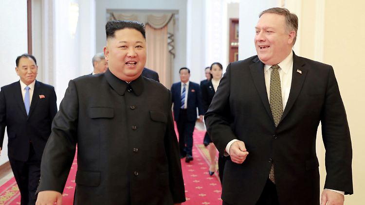 Zwischen Nordkoreas Machthaber Kim und US-Außenminister Pompeo (rechts) herrschte sichtlich gute Stimmung.