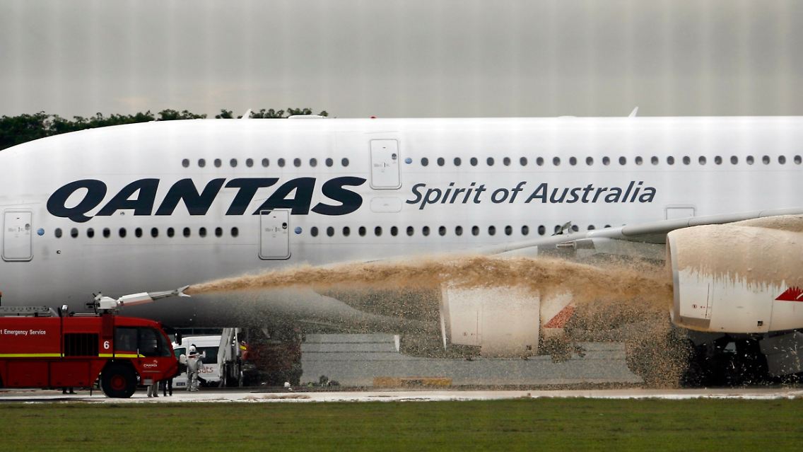 2010-12-03T034304Z_01_SIN119_RTRMDNP_3_QANTAS-ROLLS-ROYCE.JPG4801860778415416363.jpg
