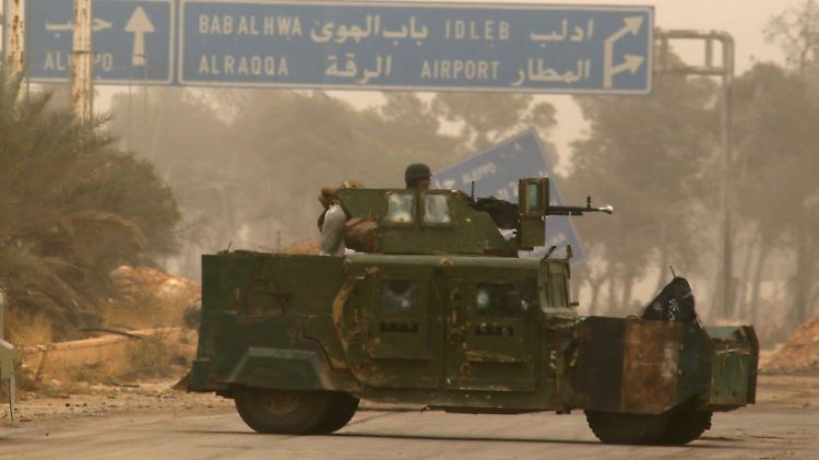 In der syrischen Provinz Idlib haben die Rebellen offenbar ihre schweren Waffen aus einer vereinbarten Pufferzone abgezogen. 