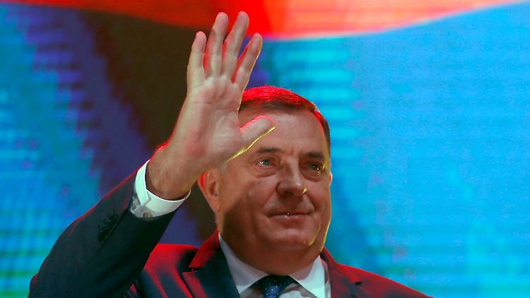 Milorad Dodik wird Mitglied des Staatspräsidiums. Der Anführer der bosnischen Serben vertritt eine antiwestliche Haltung.