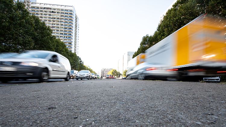 Die Deutsche Umwelthilfe fordert großflächige Fahrverbote.