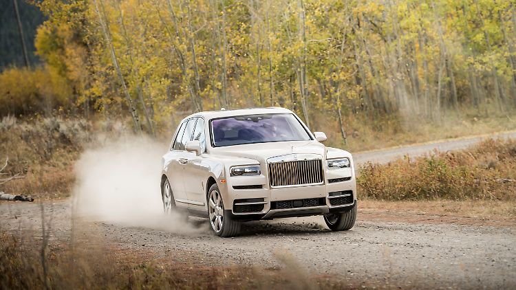 So teuer und edel wie der neue Rolls-Royce Cullinan geht bislang keiner durchs Gelände.