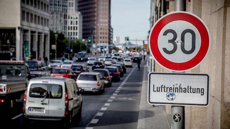Für die Leipziger Straße wurde aus Umweltschutzgründen bereits eine Geschwindigkeitsbegrenzung auf 30 Kilometer pro Stunde eingeführt.