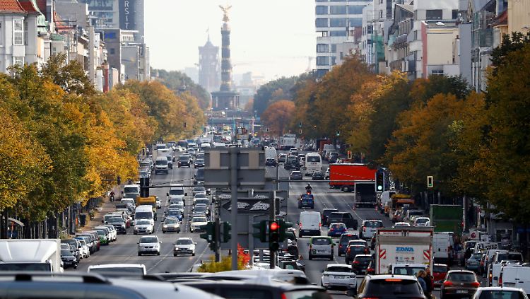 Auf dem Berliner Kaiserdamm herrscht grundsätzlich viel Verkehr. Dort muss ein Fahrverbot zunächst geprüft werden.