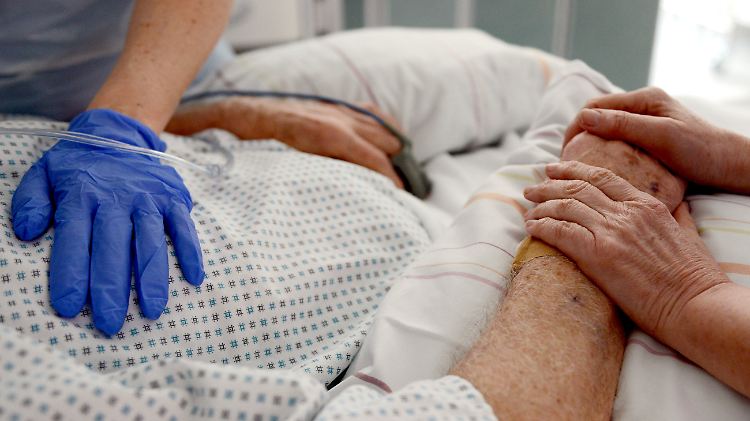 Die Kosten für die Pflege steigen - und müssen finanziert werden.