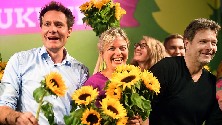 Parteichef Robert Habeck (rechts) tourt mit Ludwig Hartmann und Katharina Schulze durch Bayern.