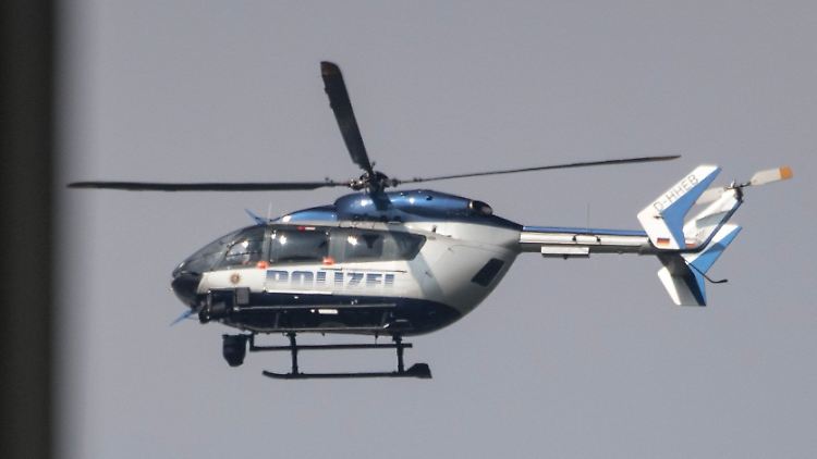 Auch ein Polizeihubschrauber war hinter dem Mann her (Archivbild).