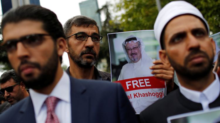 Demonstranten in Istanbul fordern die Freilassung von Khashoggi.