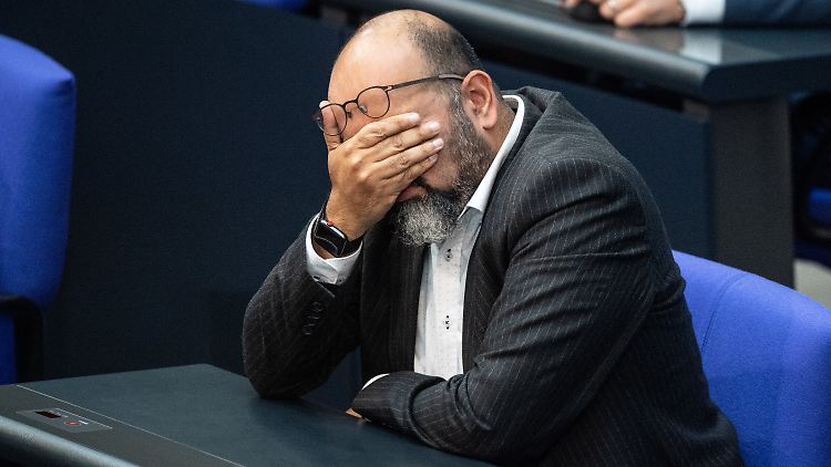 Grünen-Außenexperte Omid Nouripour während der Rede von Gottfried Curio.