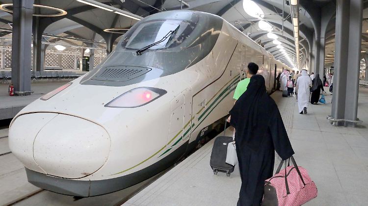 Aus fünf mach zwei: Der Zug verkürzt die Reisezeit zwischen Medina und Mekka erheblich.