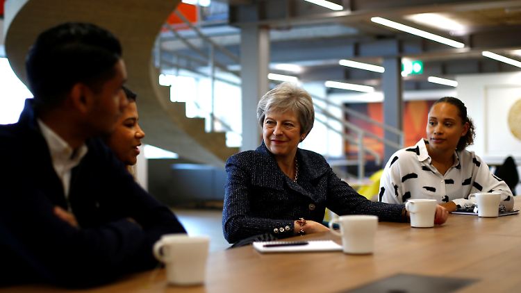 Gut für Theresa May. Die Einigung zwischen Nordirland und Irland soll praktisch durch sein.