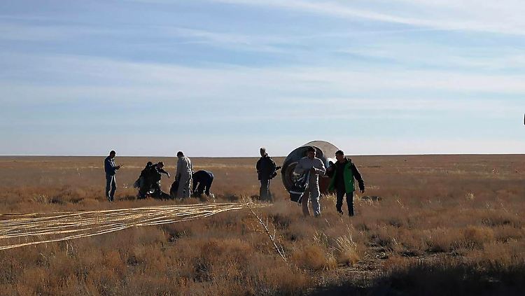 Die Kapsel der Sojus-Mission nach ihrer Notlandung in Kasachstan.