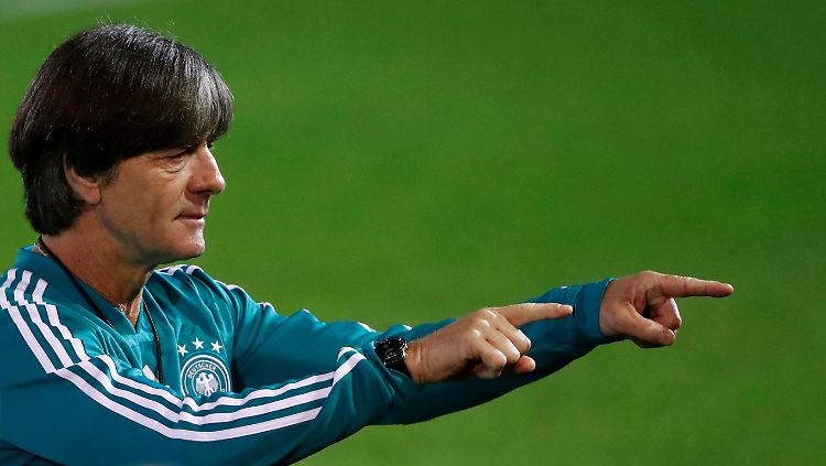 "Ich habe schon gesagt, dass der Einbau von jungen Spielern auch ein Prozess ist": Joachim Löw.