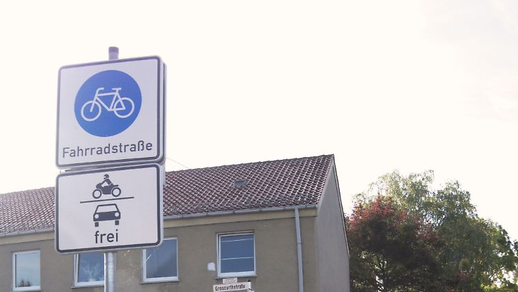 Diese Fahrradstraße dürfen auch Autos befahren, allerdings haben Radfahrer Vorrang.