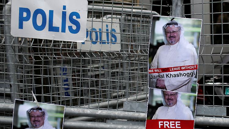 Poster vor dem saudischen Konsulat in Istanbul machen auf den Fall Khashoggi aufmerksam.