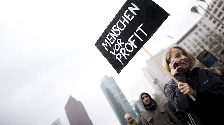Immer wieder protestieren Menschen in den Großstädten gegen die steigenden Mieten. 
