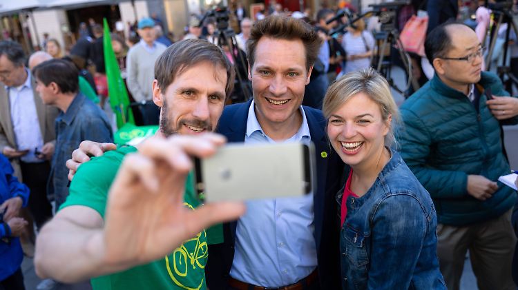 Ein Selfie mit den bayerischen Spitzenkandidaten der Grünen: Ludwig Hartmann (mitte) und Katharina Schulze.