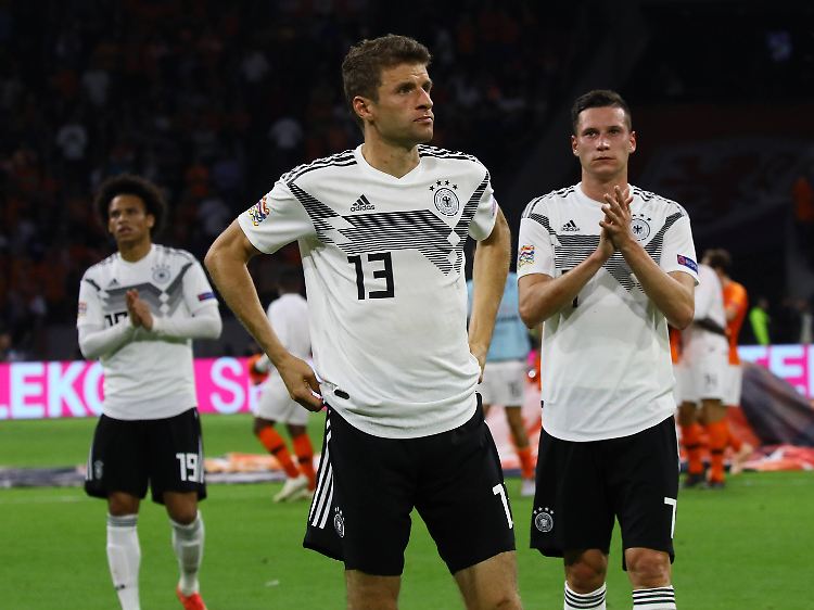Thomas Müller und Julian Draxler gaben keine glücklichen Figuren beim Kick gegen die Elftal ab.