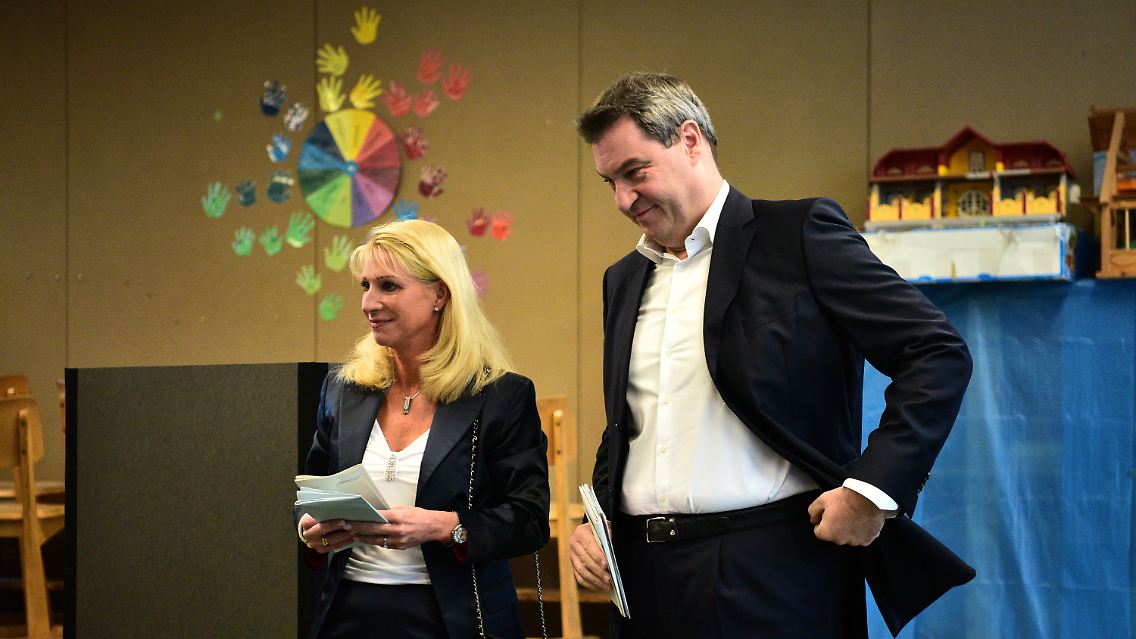 Familie Söder bei der Stimmabgabe.
