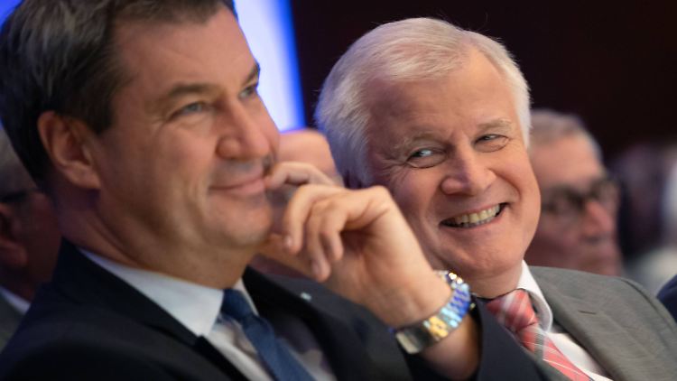 Bayerns Ministerpräsident Markus Söder und CSU-Chef Horst Seehofer waren für jeden vierten CSU-Abwanderer der Grund, woanders ihr Kreuz zu machen.