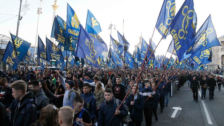 Zehntausende Nationalisten demonstrierten in Kiew.