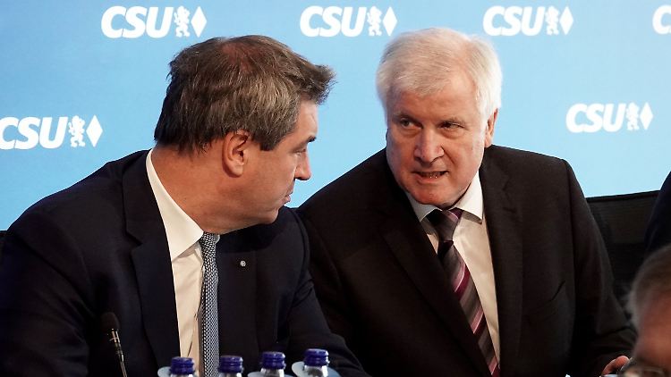 Die Arbeitsteilung bleibt bestehen. Söder regiert Bayern, Seehofer kümmert sich um Berlin.