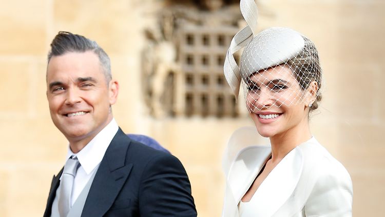 Zur Hochzeit von Prinzessin Eugenie kamen Robbie Williams und Ayda Field elegant. Privat geht es bei den beiden auch mal weniger fein zu.