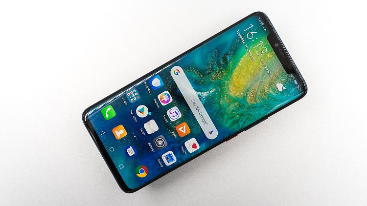 In der Display-Aussparung hat das Pro wie aktuelle iPhones Sensoren für eine 3D-Gesichtserkennung.