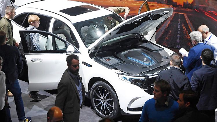 Mercedes bringt mit dem Model EQC Elektromobilität in Serie. Die Batteriezellen hat der Hersteller aber nicht selbst entwickelt.