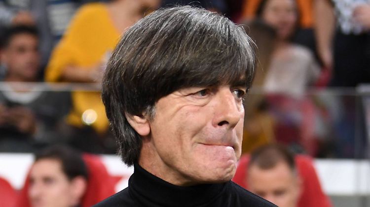 Tja, was macht Joachim Löw gegen Frankreich? Setzt er auf die "alten Helden" oder vertraut er der "jungen Garde".