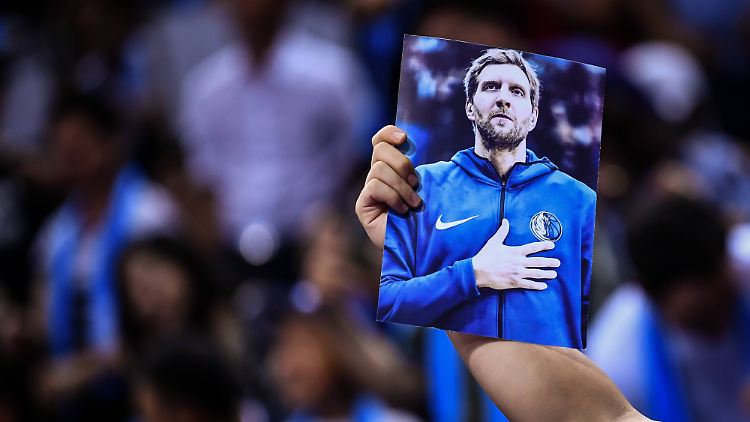 In seiner 21. Saison in der NBA wird Dirk Nowitzki erstmals nicht Starter sein.