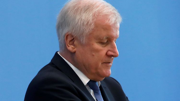 Seehofer lässt Kritik an seiner Person zu.