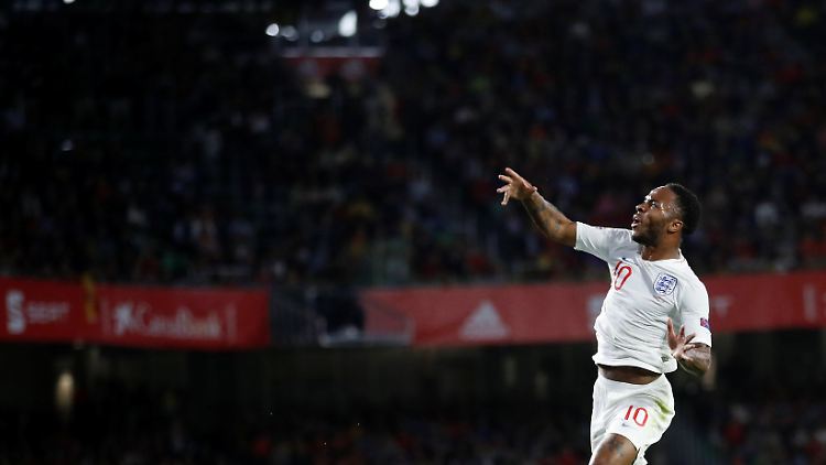 "Sterling hat Spanien förmlich abgerissen", lobte die "Sun".