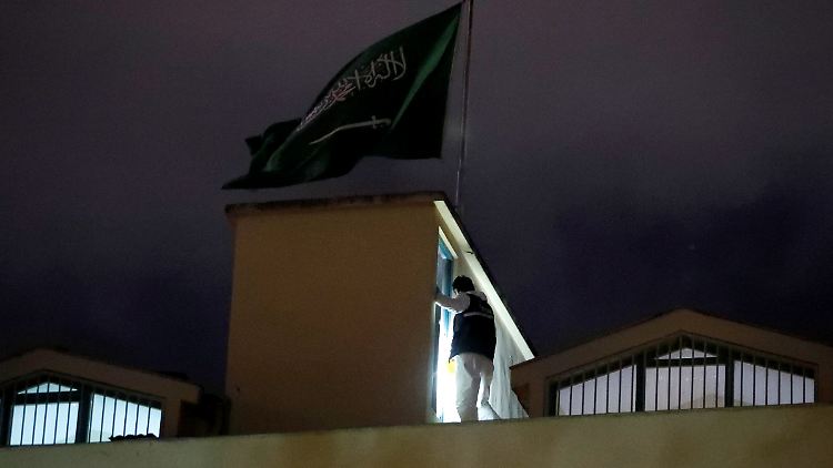 Neun Stunden lang haben türkische und saudische Ermittler in der Nacht die Botschaft Saudi-Arabiens in Istanbul durchsucht.