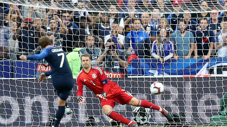 DFB-Kapitän Manuel Neuer war bei Elfmetersiegtor der Franzosen durch Antoine Griezmann chancenlos.