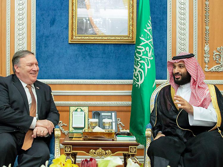 Kronprinz Mohammed Bin Salman empfing am Dienstag US-Außenminister Pompeo. Anlass von dessen Besuch waren die Verstimmungen nach dem Verschwinden des Journalisten Khashoggi.