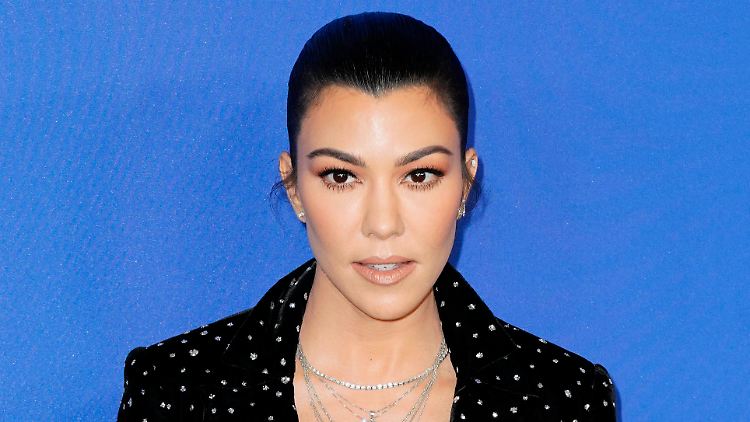 Kourtney Kardashian hat eine neue Vorliebe für Bikini-Fotos auf Instagram.