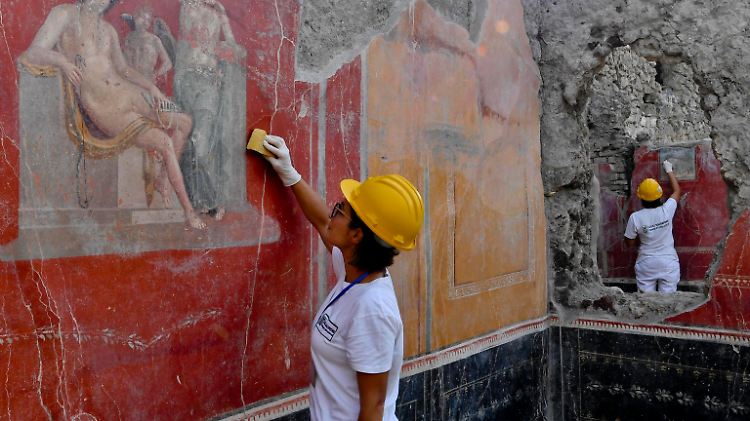 Archäologen haben in Pompeji eine neue Inschrift in den Überresten eines Hauses freigelegt. 