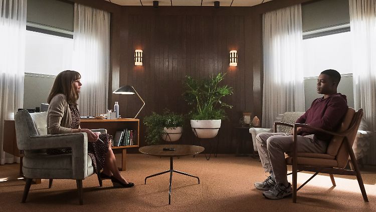 Julia Roberts hilft in "Homecoming" heimkehrenden US-Soldaten dabei, ihre Kriegstraumata aufzuarbeiten.
